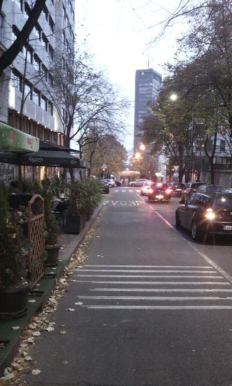 Slavija Square Apartment Cvetni Trg Белград Стая снимка